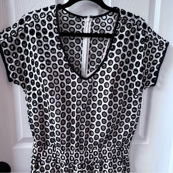 ⭐️ J. Crew Punch Out Eyelet Romper Lined Size 0 - Picture 5 of 15